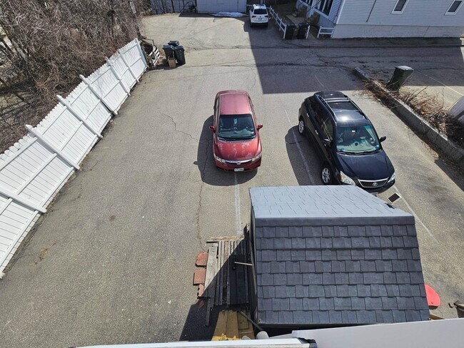 Building Photo - 40 Putnam St