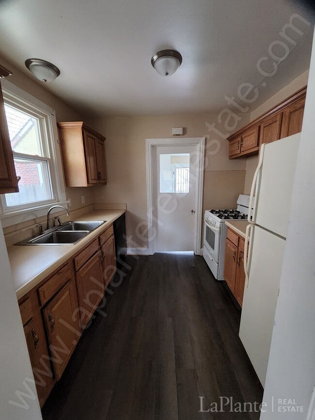 Building Photo - Beautiful 3 Bedroom Home for Rent