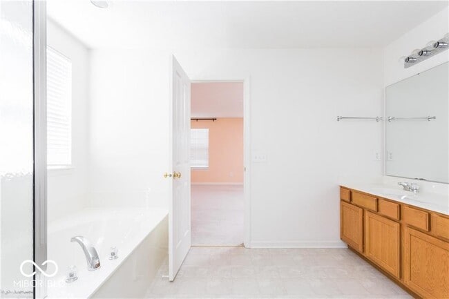 Building Photo - 13800 Stanford Dr