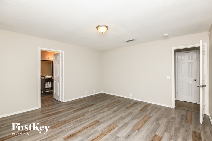 Building Photo - 7018 Glenshire Dr