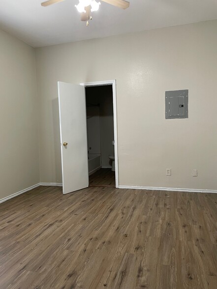 Bedroom - 428 S Texas Ave