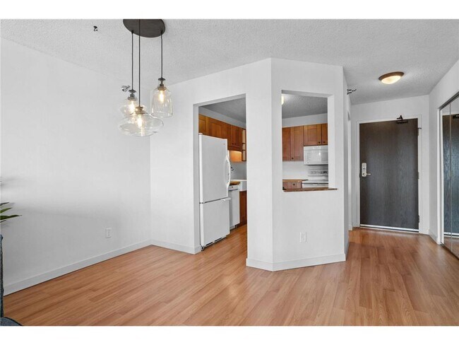 Building Photo - 78 10th St E