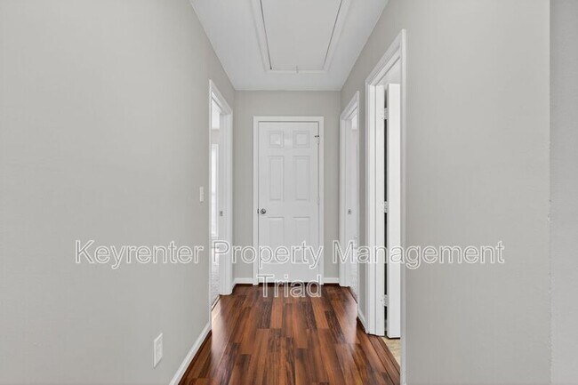 Building Photo - 701 Ashcroft Rd