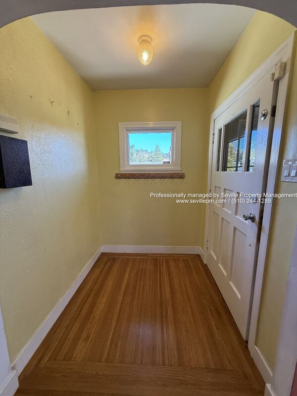 Building Photo - 2951 Madera Ave