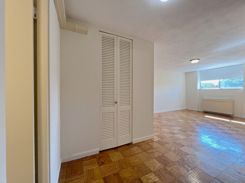 Building Photo - 75 Monmouth St