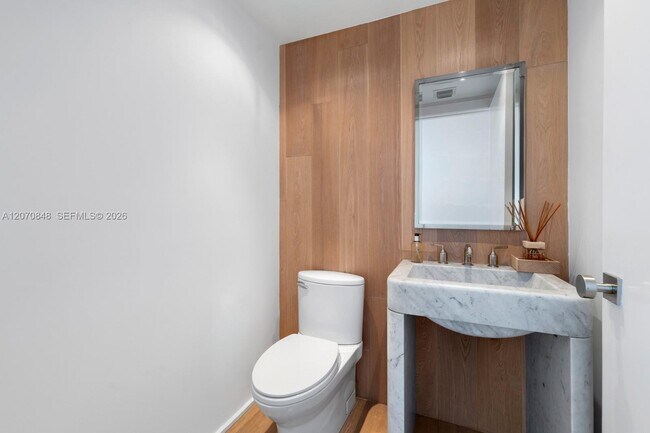 Building Photo - 5875 Collins Ave