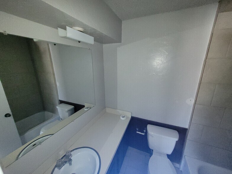 Building Photo - 7313 Edenborough Dr