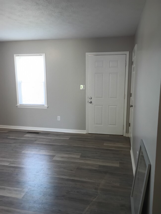 Building Photo - 201 Dove Dr