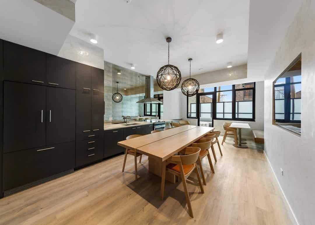 Building Photo - 213 W Chicago Ave