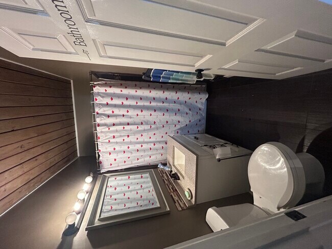 Building Photo - 233 Natoma Ave