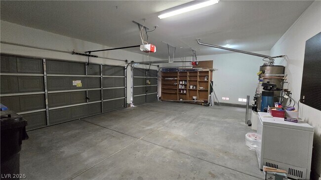 Building Photo - 3902 W El Campo Grande Ave