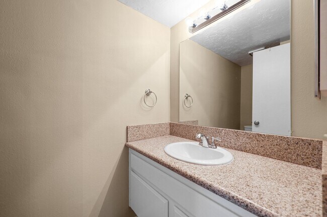 Building Photo - 1101 Golden Springs Dr