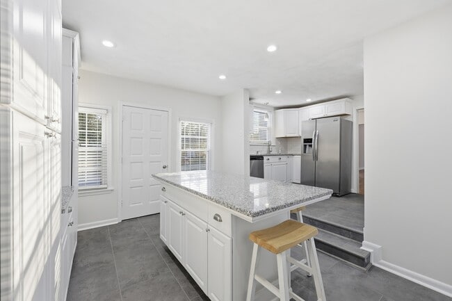 Building Photo - 130 Haven Dr