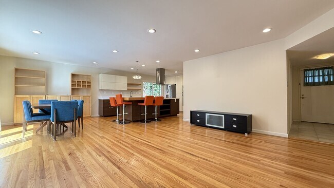 Building Photo - 4BD/2BA Willow Glen Home with Remodeled Chef's Kitchen