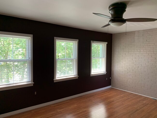 Building Photo - 103 E 8th St