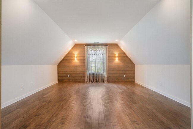 Building Photo - 316 Majestic Trail