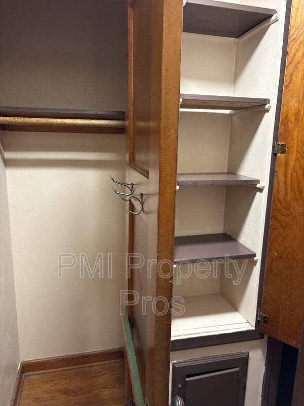 Building Photo - 3018 W Eggert Pl.