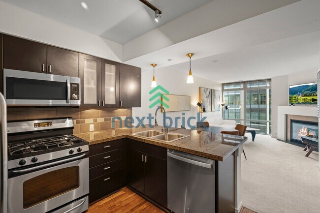 Building Photo - 1 Bedroom | 1 Bathroom | Southeast-Facing High-Floor Condo in Denny Triangle