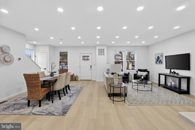 Building Photo - 2932 Yost Pl NE