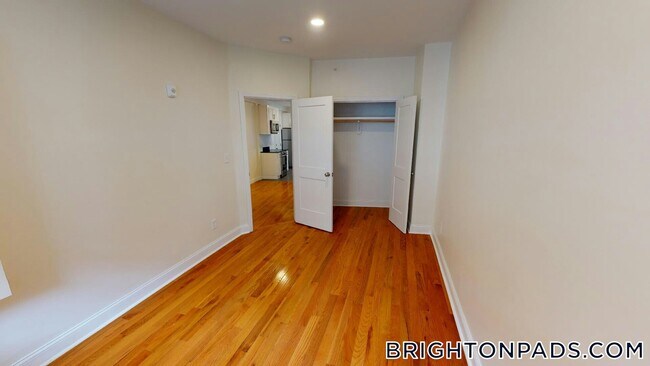 Building Photo - 127 Sutherland Rd