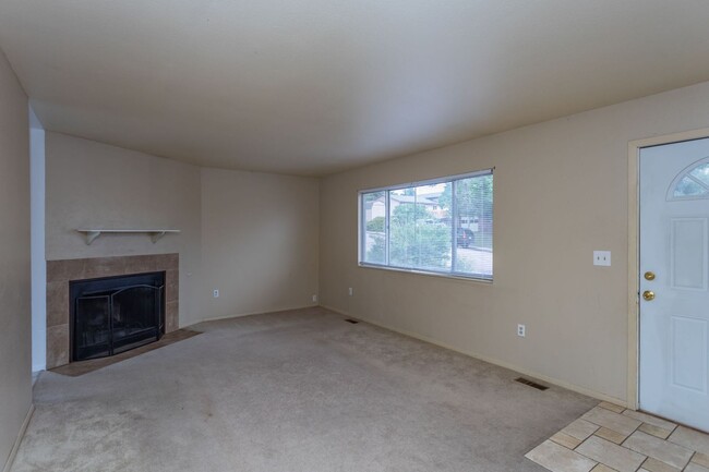 Building Photo - Stunning Ranch Style Home in East Colorado...