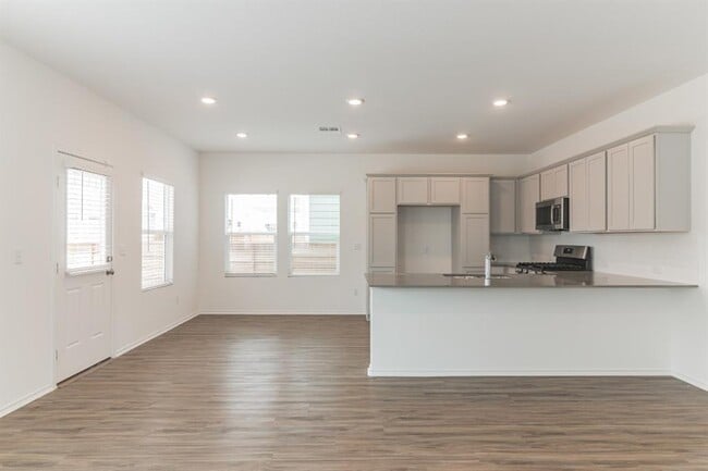 Building Photo - 231 Rioja