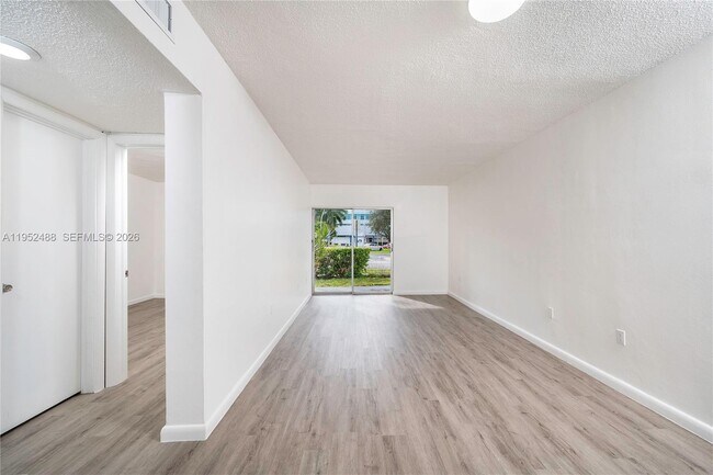 Building Photo - 455 SW 27th Ave