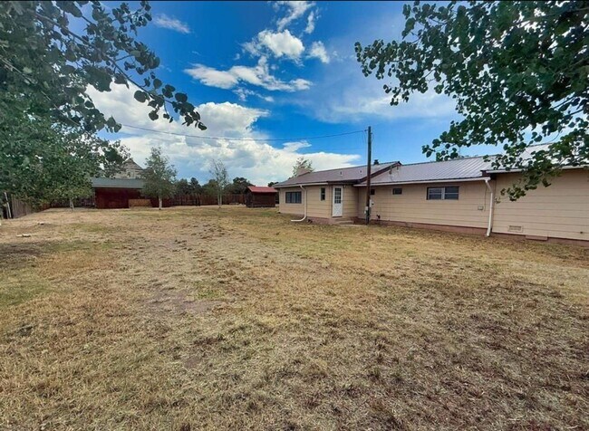 Building Photo - South Fork Rental Home