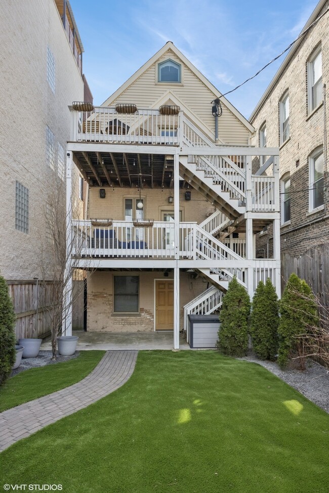 Building Photo - 1065 N Marshfield Ave