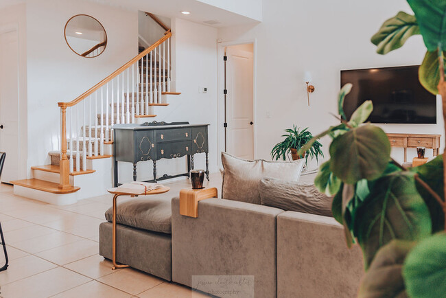 Building Photo - 6387 Grandview Hill Ct