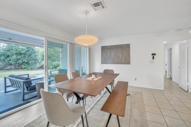 Building Photo - 17052 Bernardo Oaks Dr