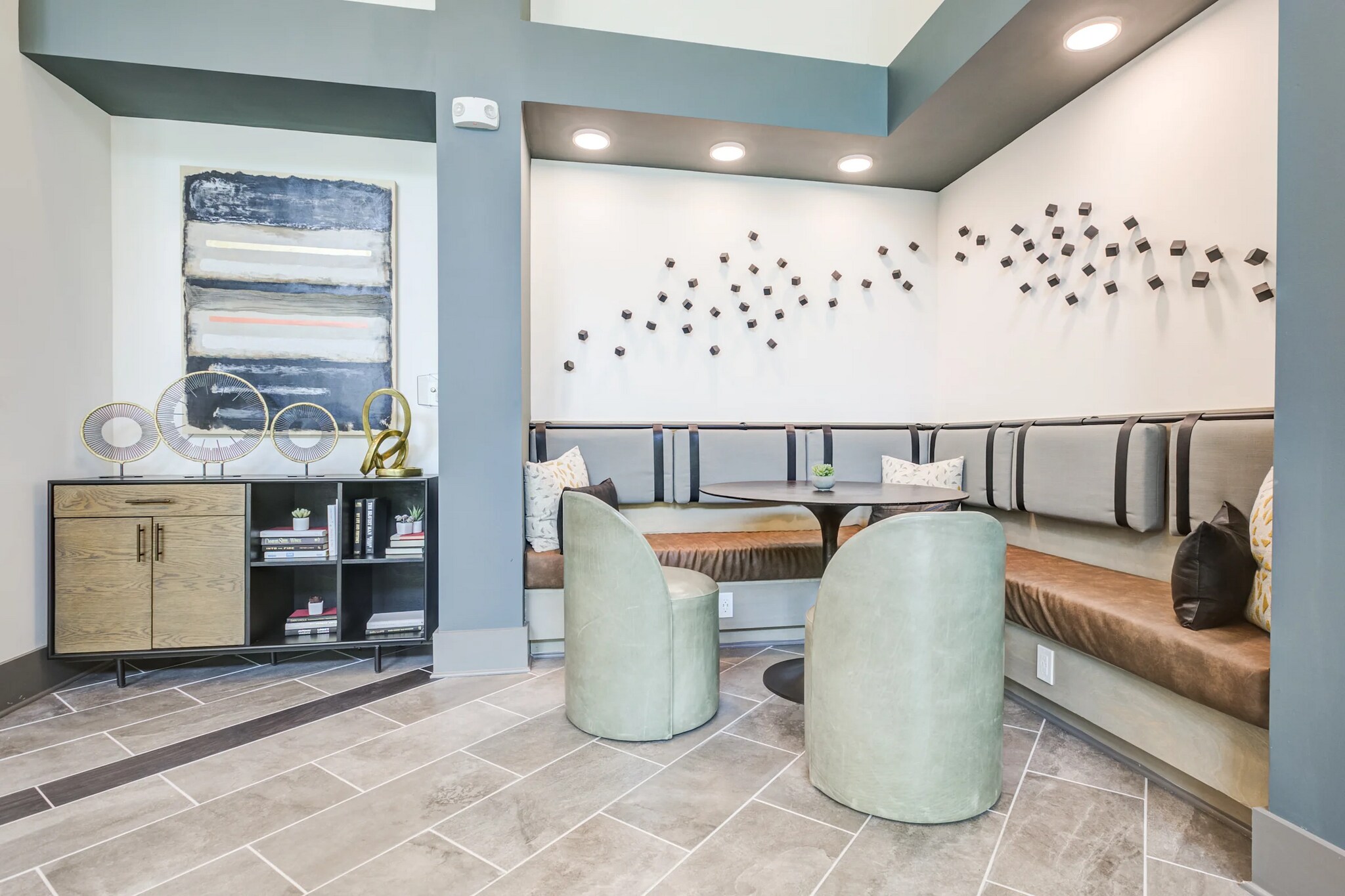 Building Photo - 5340 Periwinkle Hl Ave