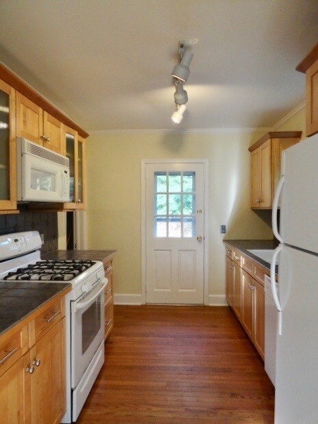 Building Photo - 1618 Delaware Ave