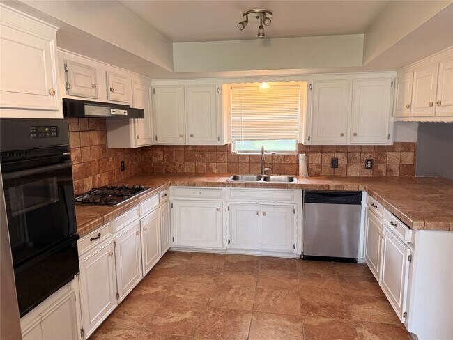 Building Photo - 141 Slade St