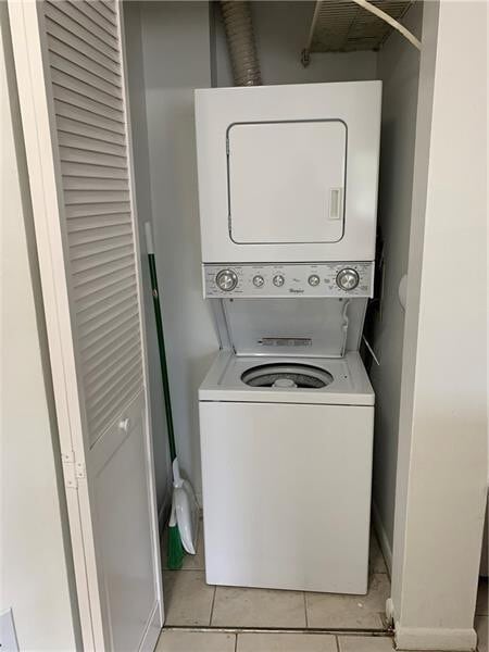 Building Photo - 2550 SW 18th Terrace