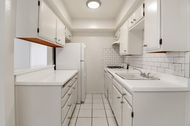 Interior Photo - 1394 Midvale Avenue,