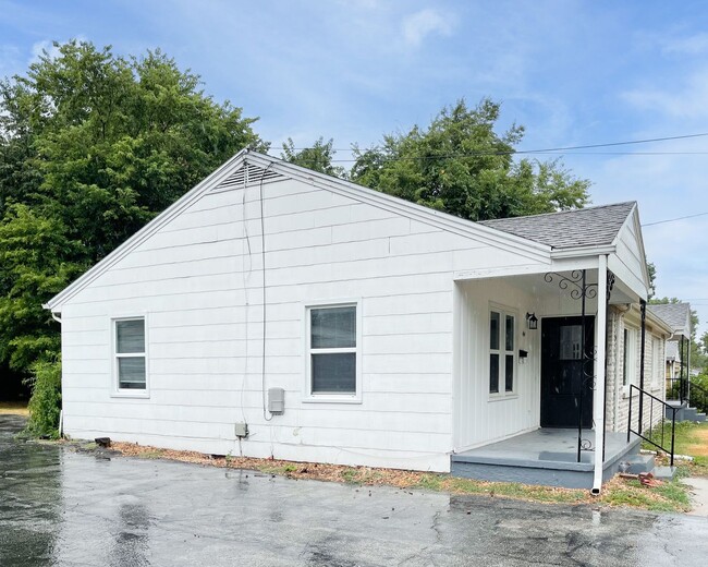 Building Photo - Portland Duplex