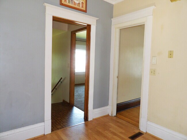 Building Photo - 3 Bedrooms | 2 Bathrooms Near UofM