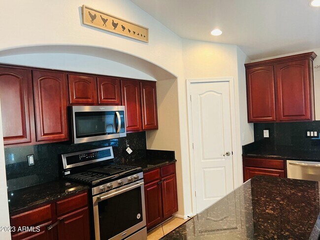 Building Photo - 2823 E Questa Dr