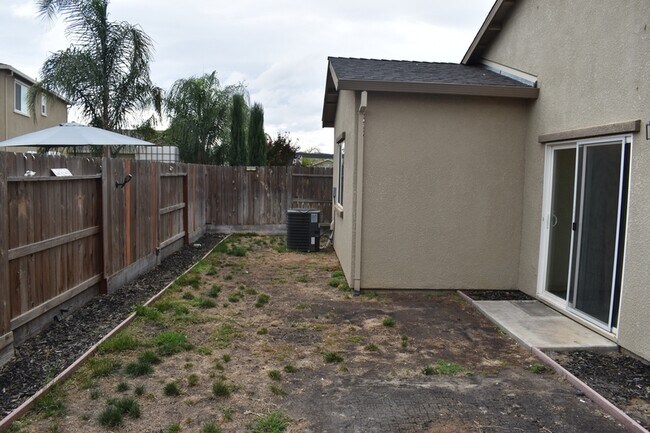 Building Photo - 662 Pegasus Dr