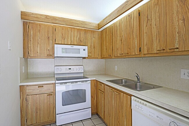 Building Photo - Parkwoods 12360-3
