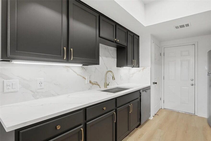 Building Photo - Room in Duplex on Gwendolyn Ln