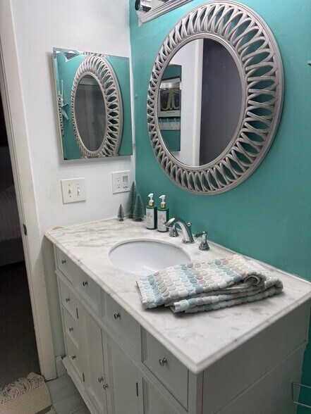 Building Photo - 5635 Rattlesnake Hammock Rd