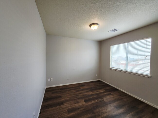 Building Photo - 4075 Mossy Spring Ln