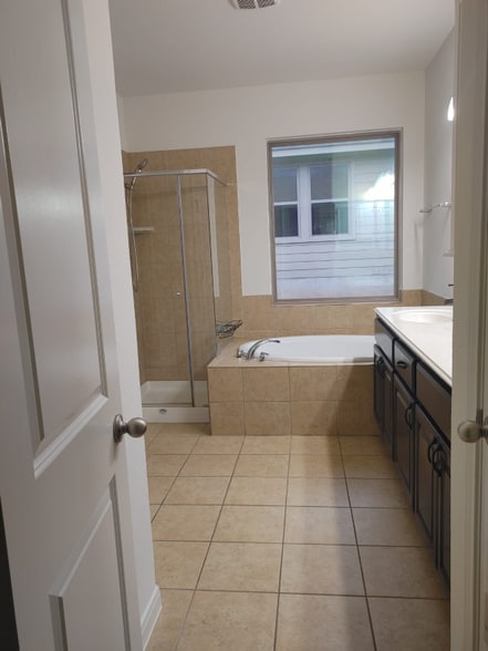 Building Photo - 1097 Violet Ln