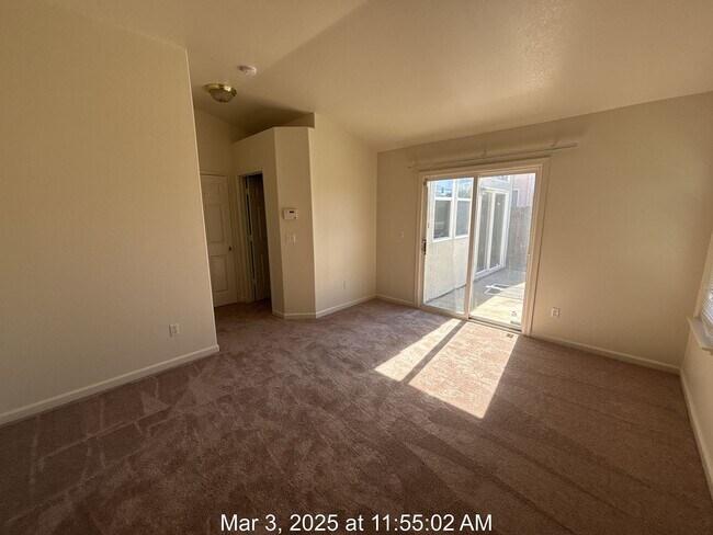 Building Photo - $400 MOVE IN BONUS! Fantastic 3 Bed, 2 Bat...