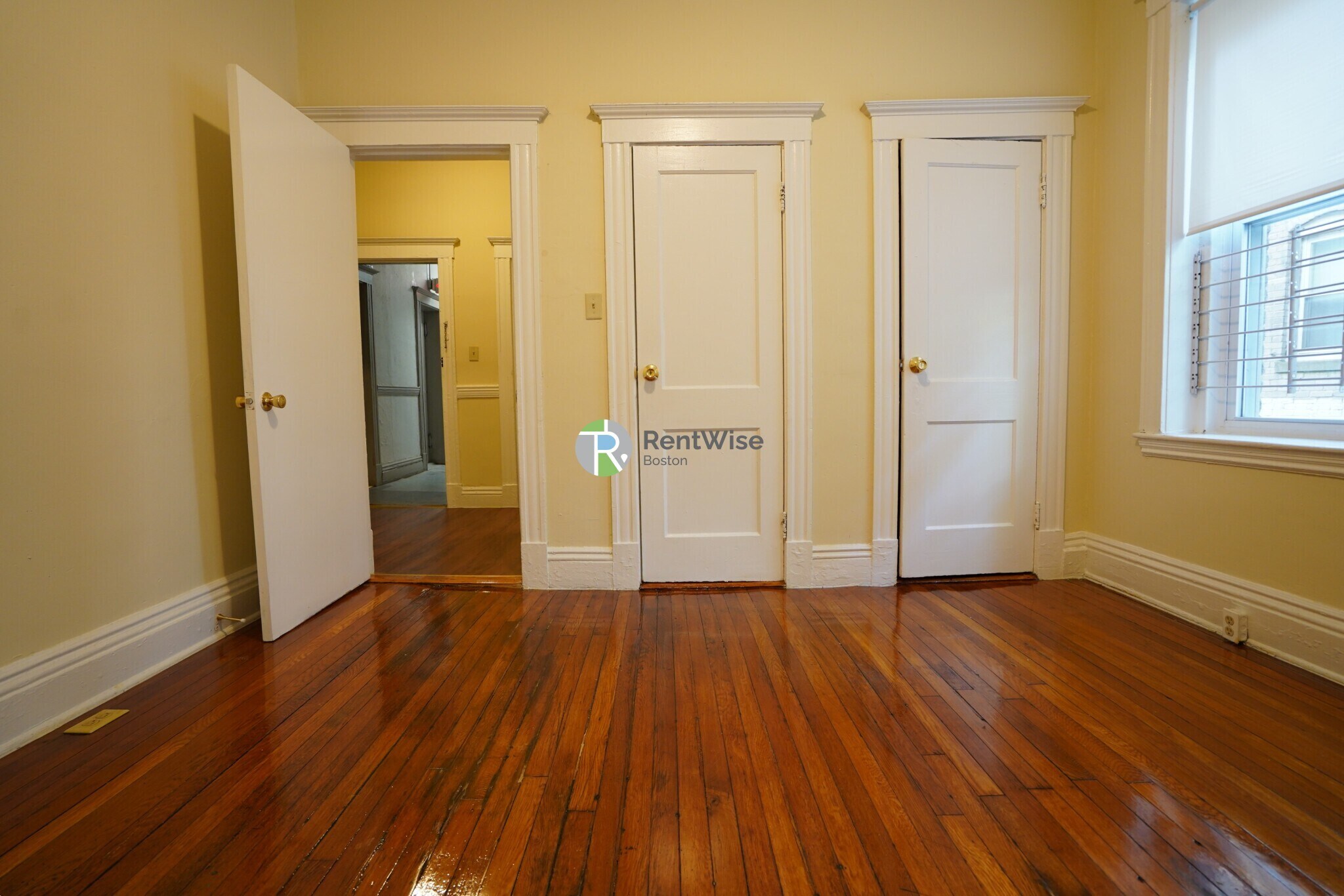 Building Photo - 161 Kelton St