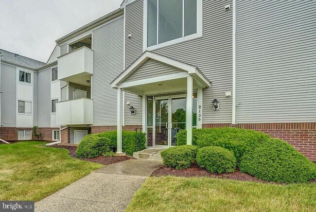 Building Photo - 2125 Wainwright Ct