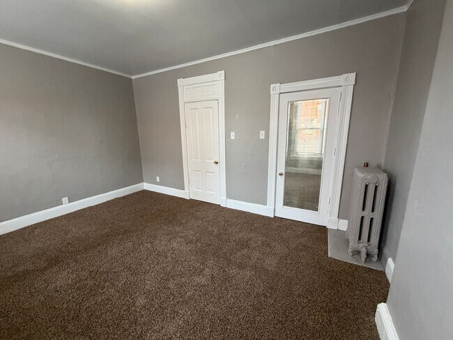 Building Photo - 203 W Dewald St