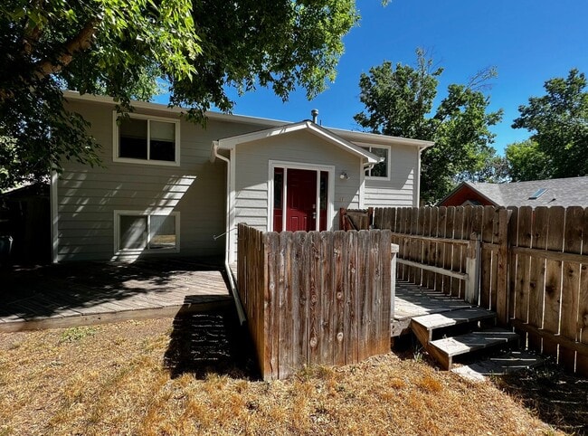 Building Photo - Updated 5 Bed 2 Bath House Near Old Town!